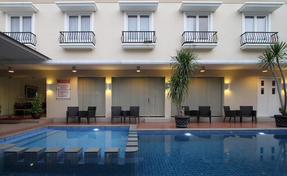 Hotel Emersia Malioboro 3*